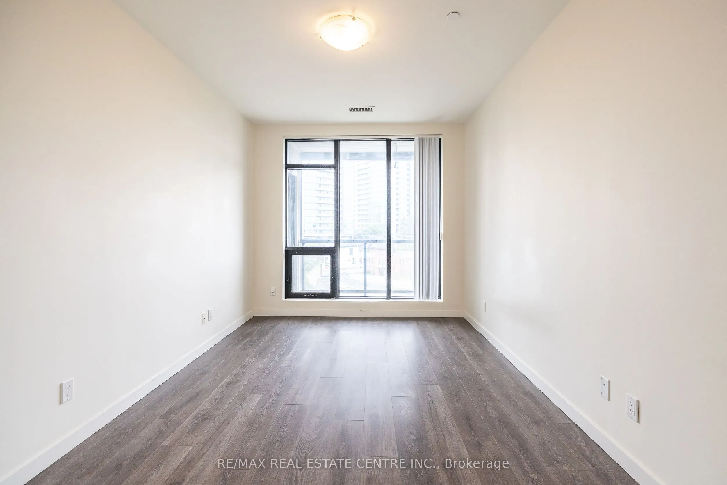 690 King Street W, #412