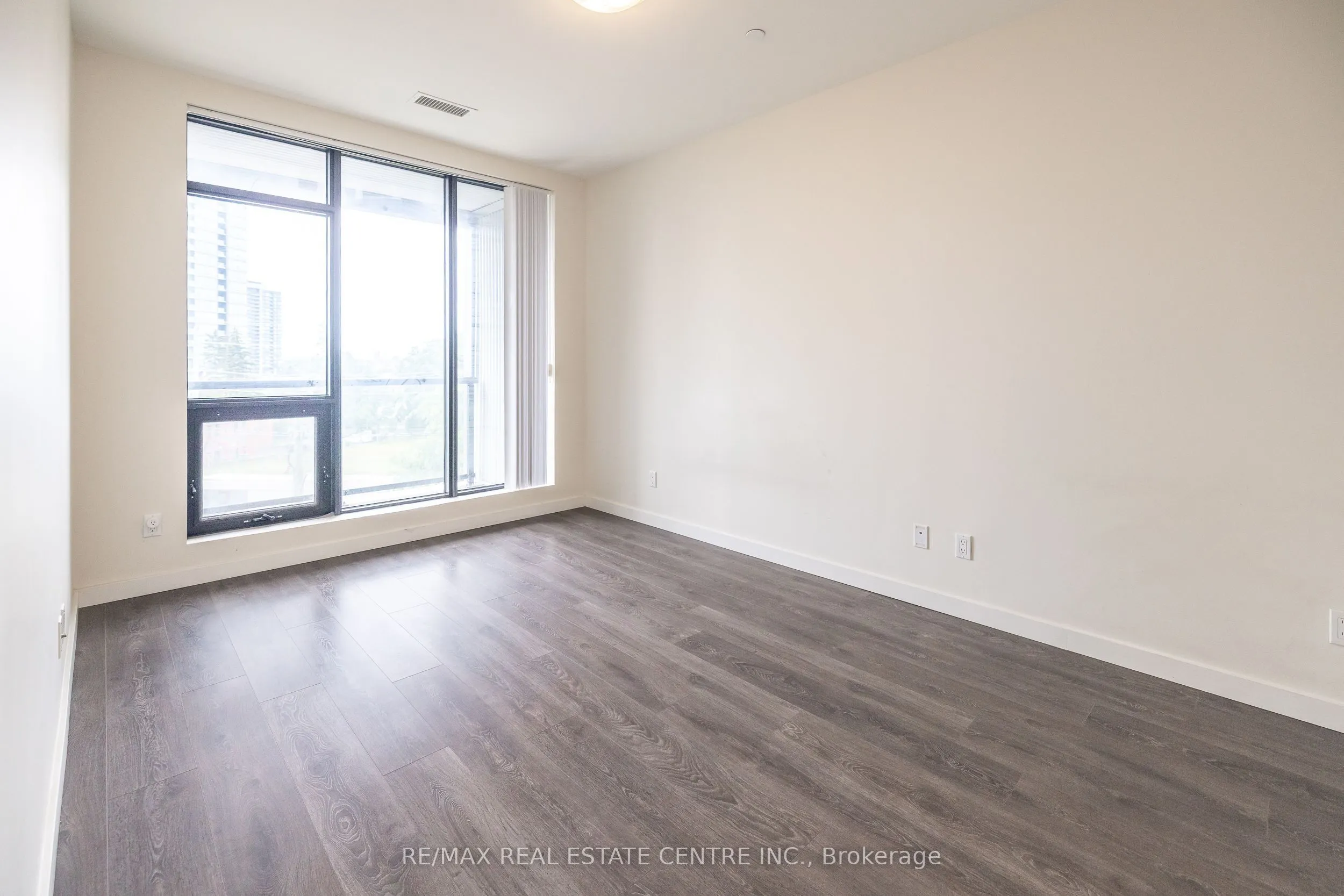 690 King Street W, #412