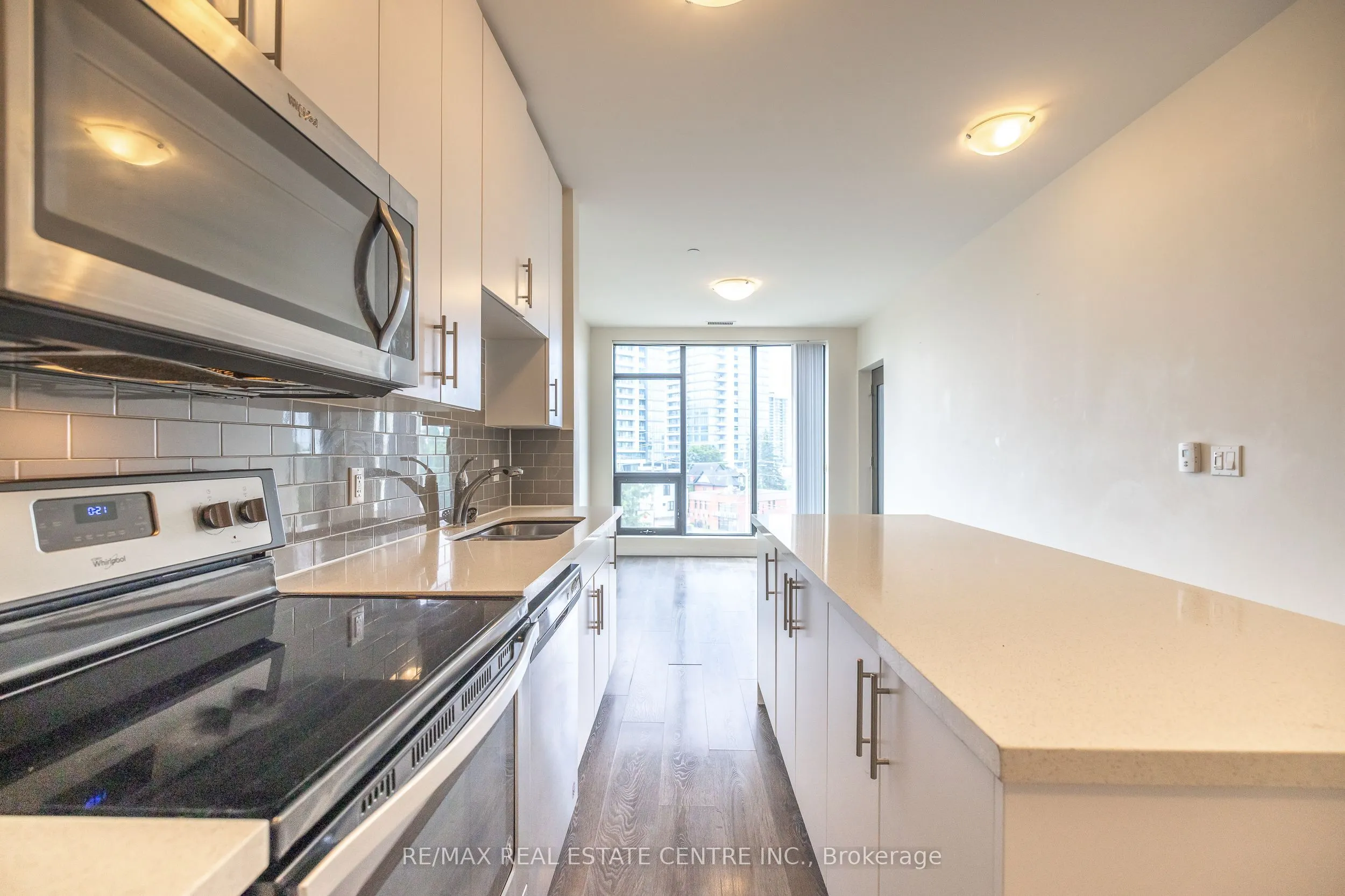 690 King Street W, #412