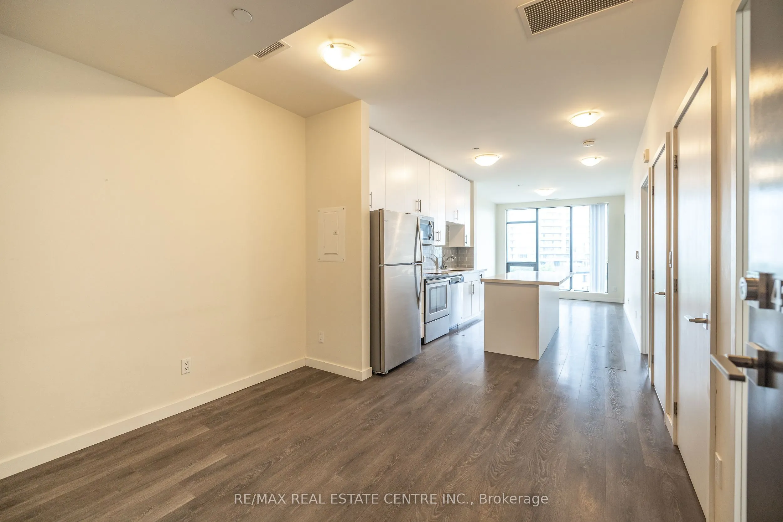 690 King Street W, #412