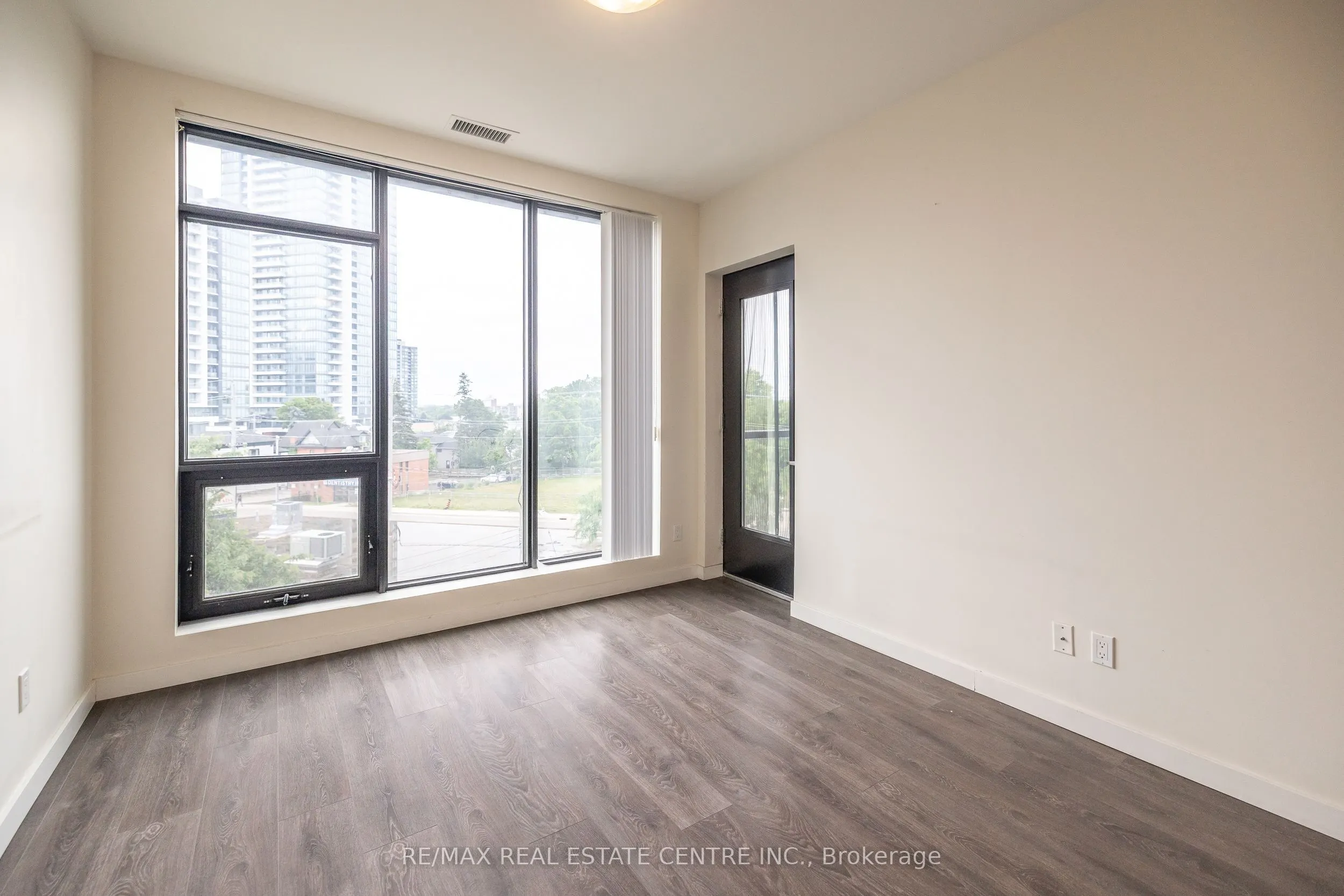 690 King Street W, #412