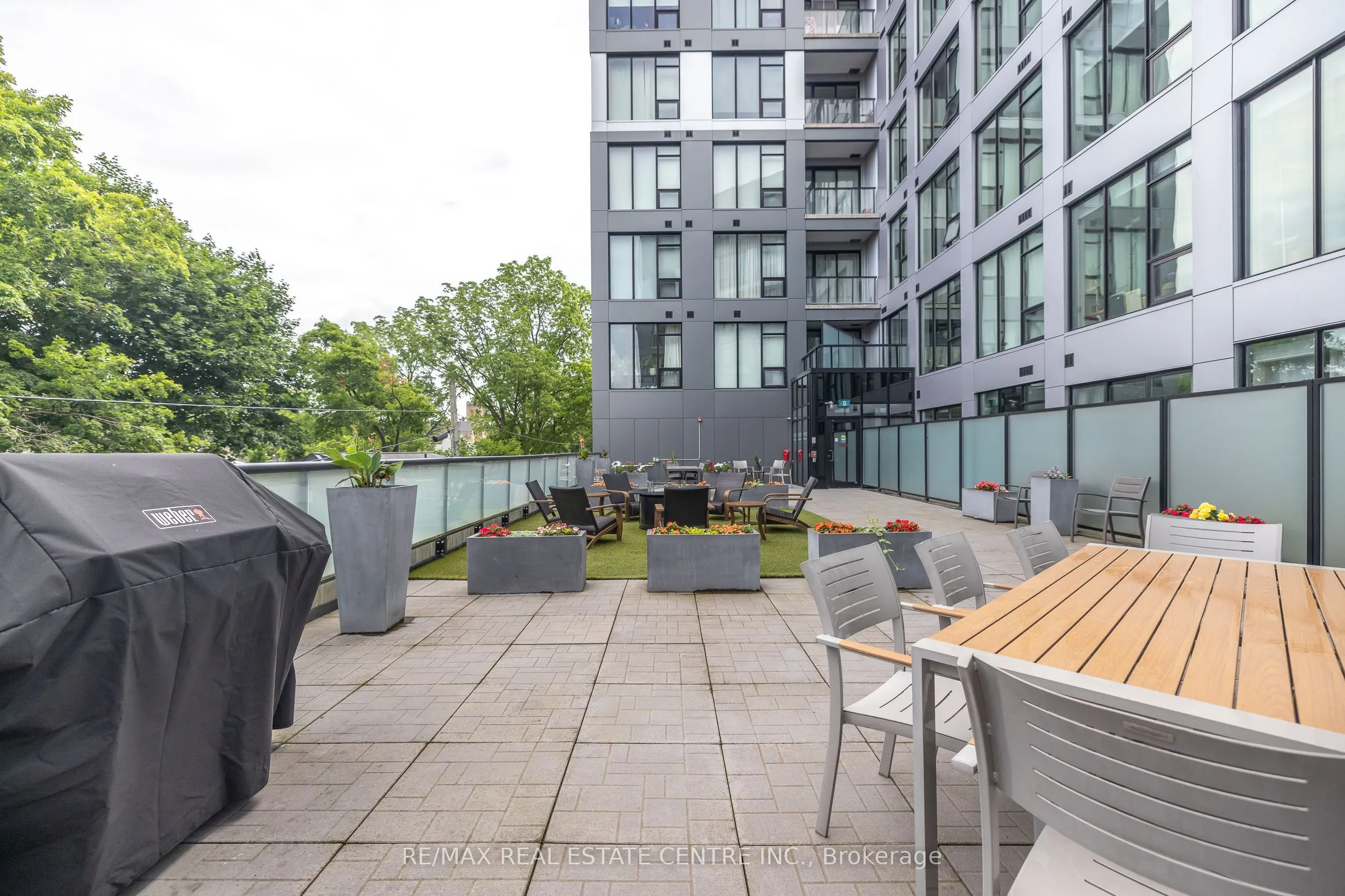 690 King Street W, #412