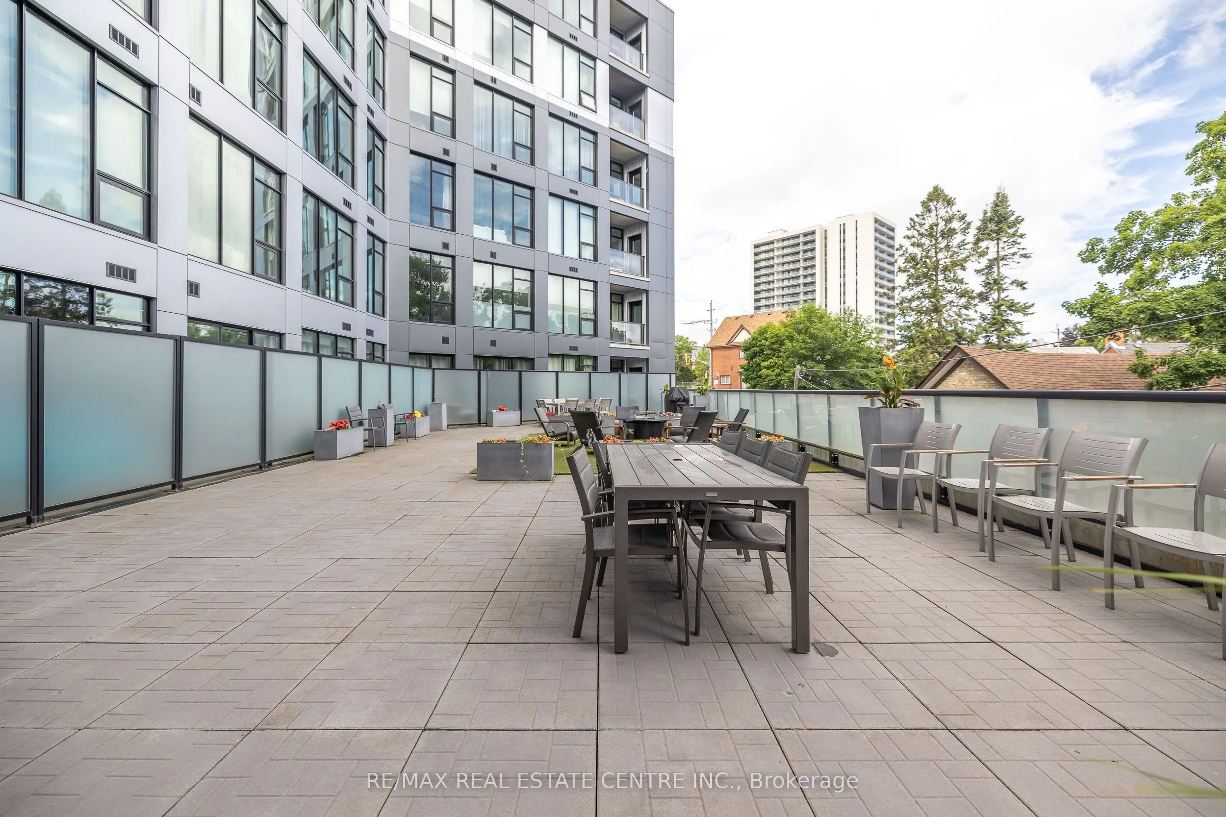 690 King Street W, #412