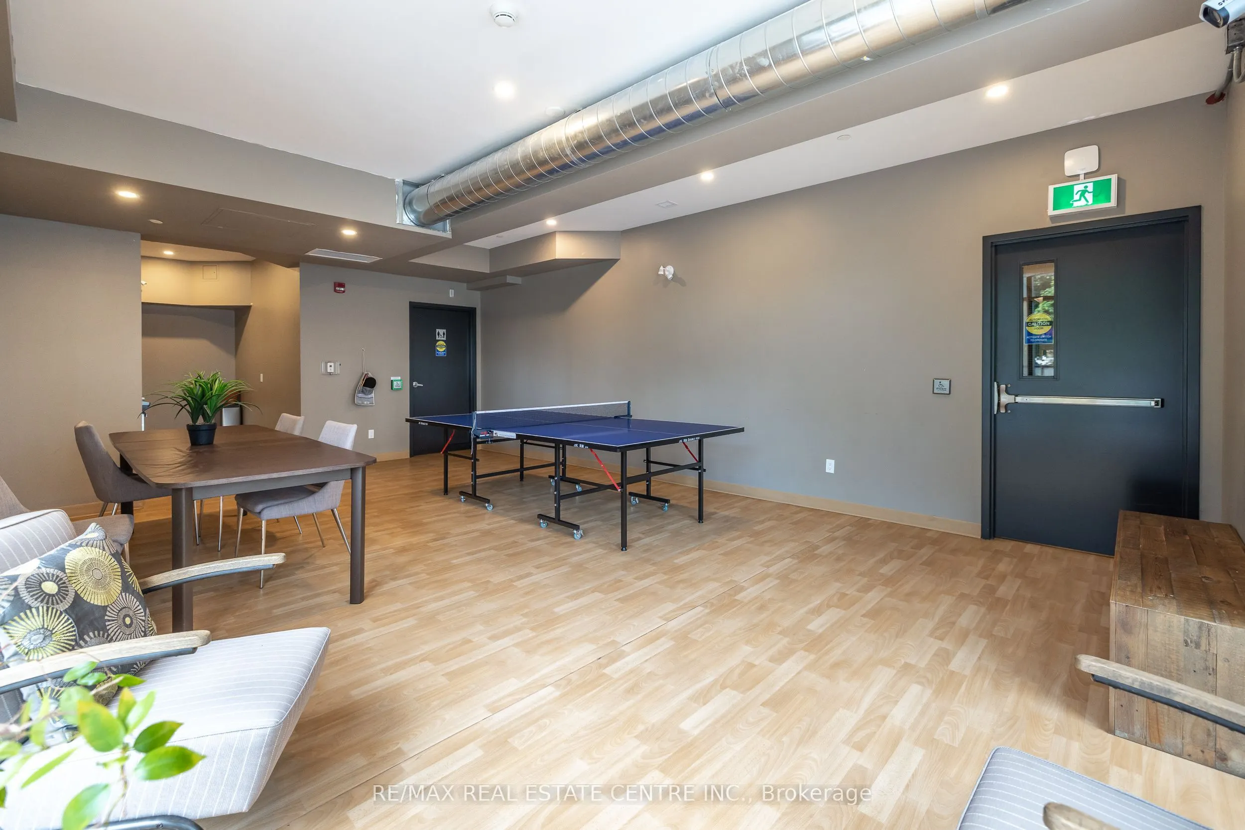 690 King Street W, #412