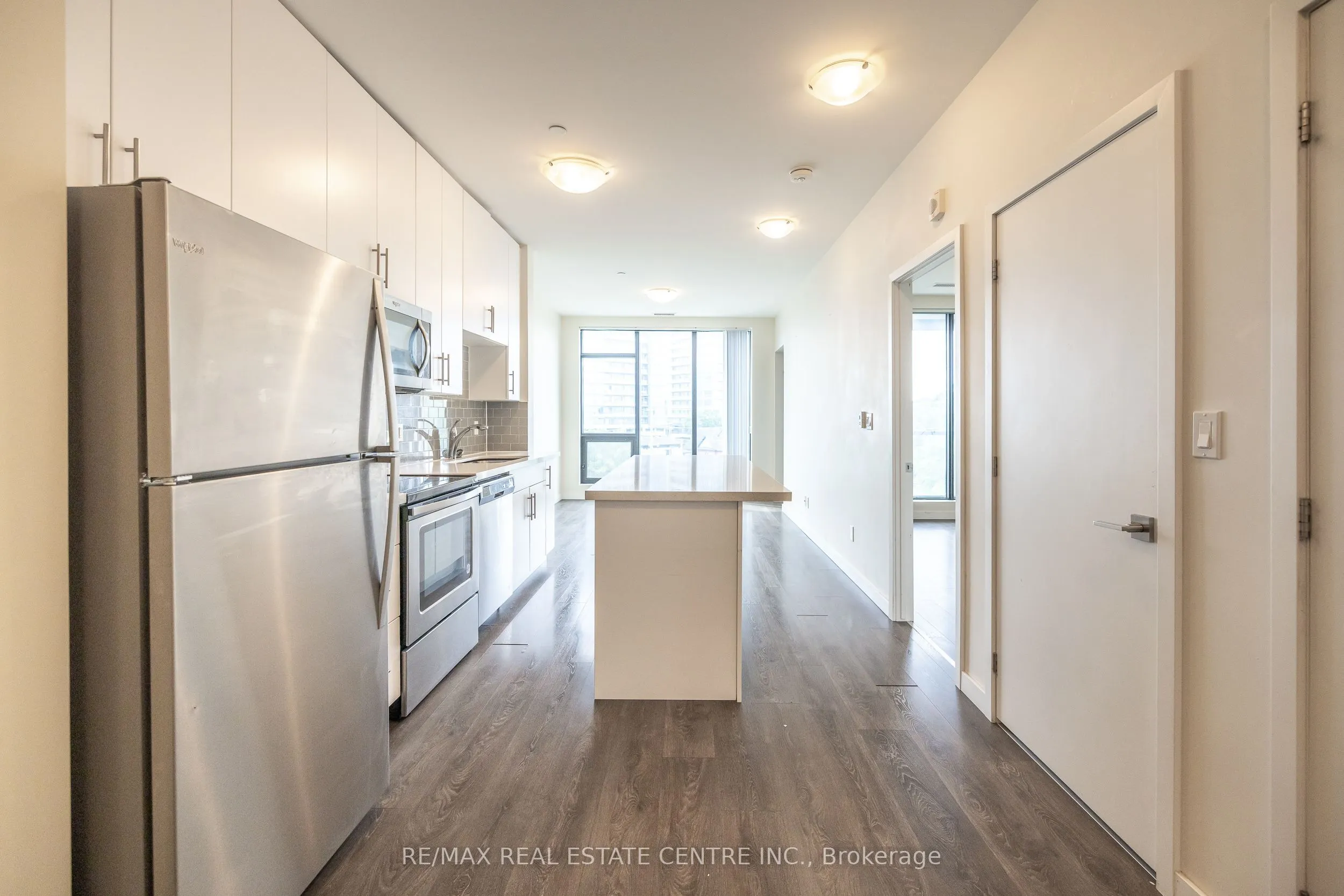 690 King Street W, #412