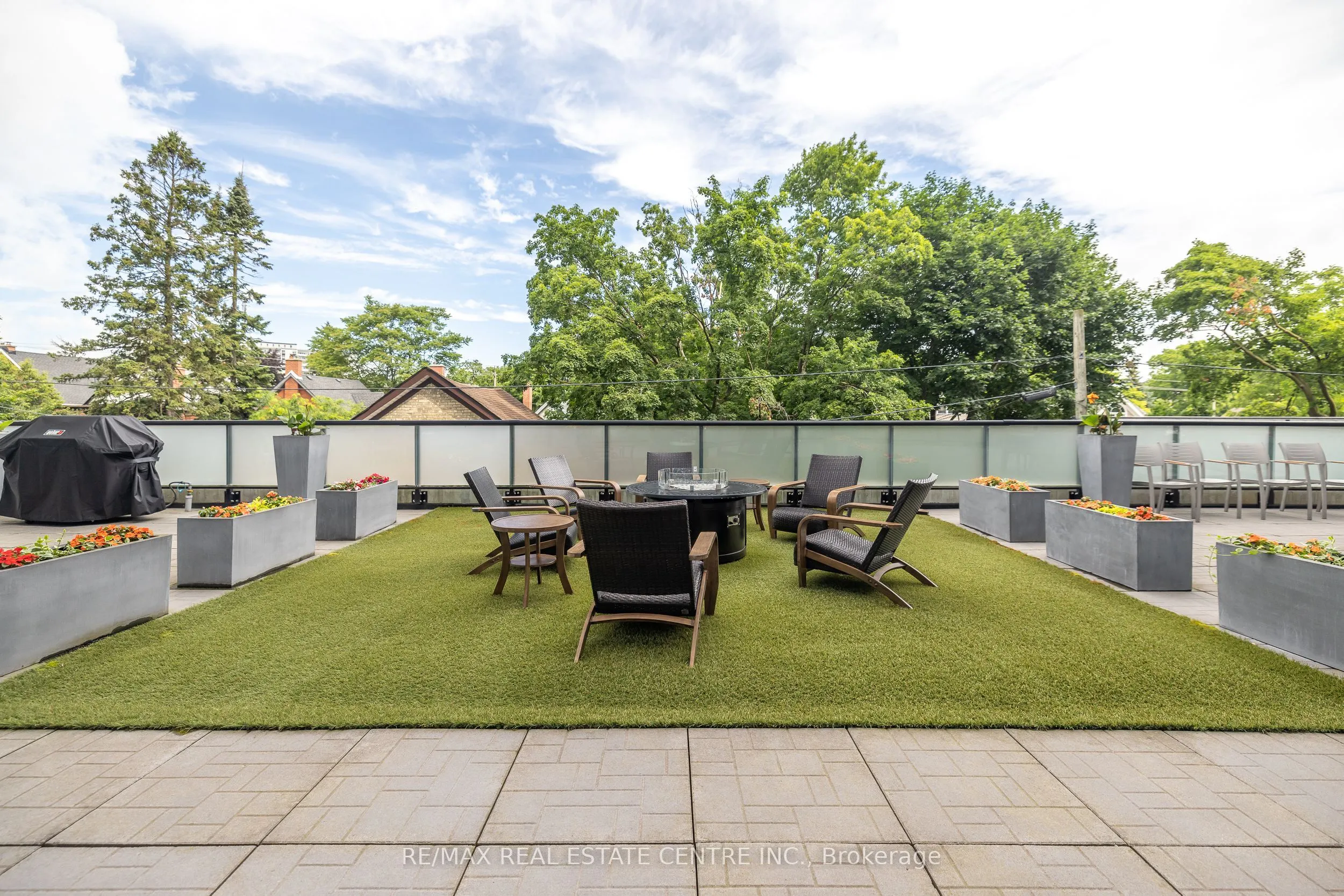 690 King Street W, #412