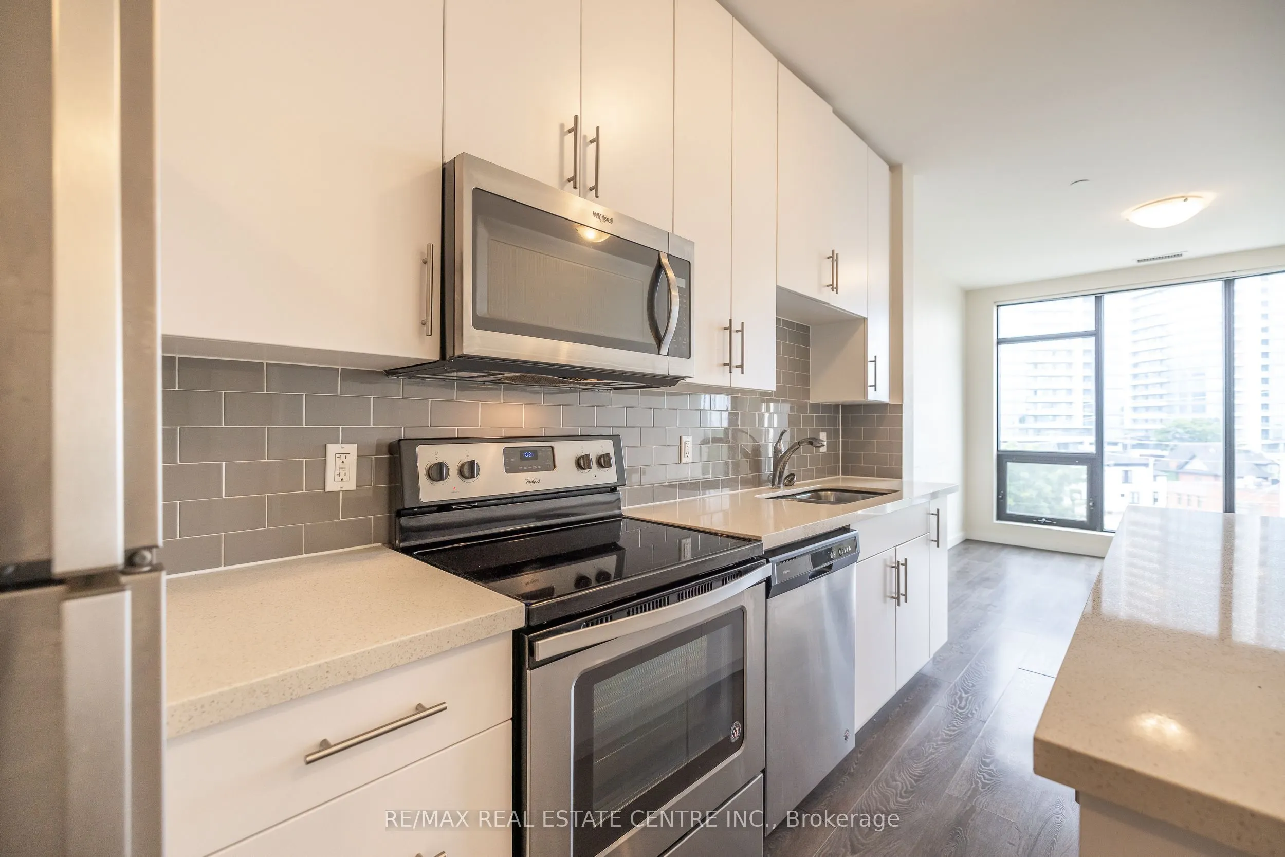 690 King Street W, #412