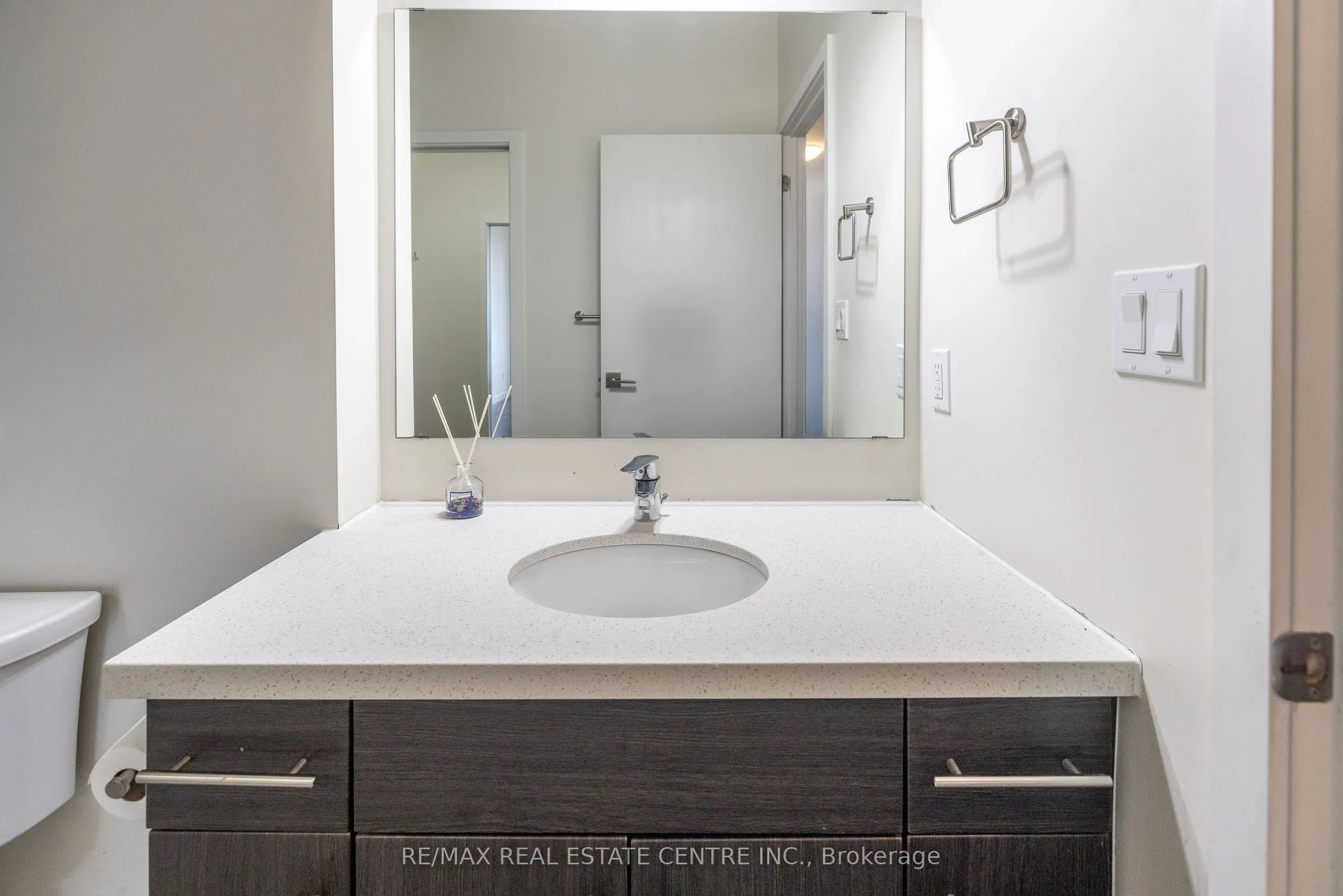 690 King Street W, #412