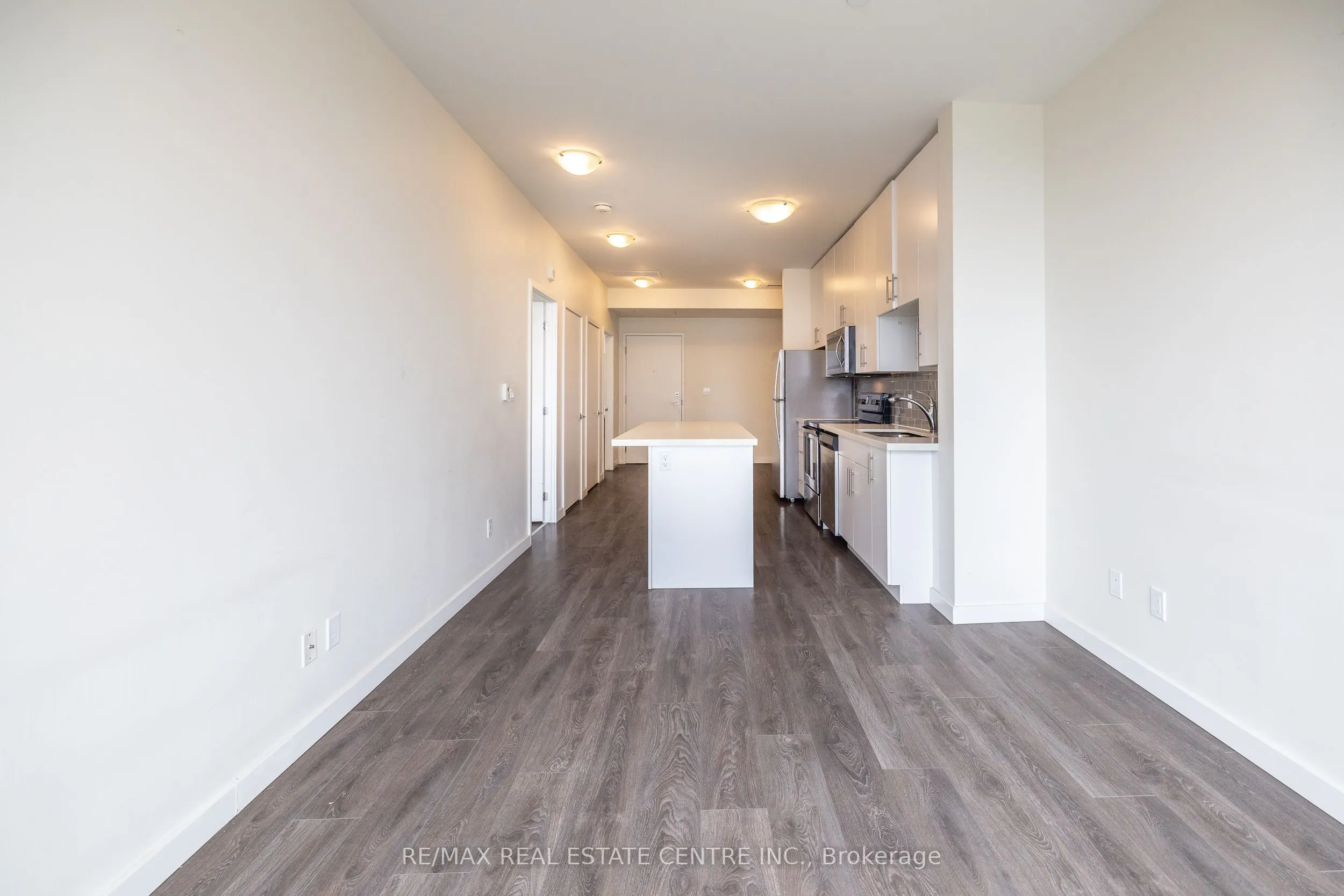 690 King Street W, #412