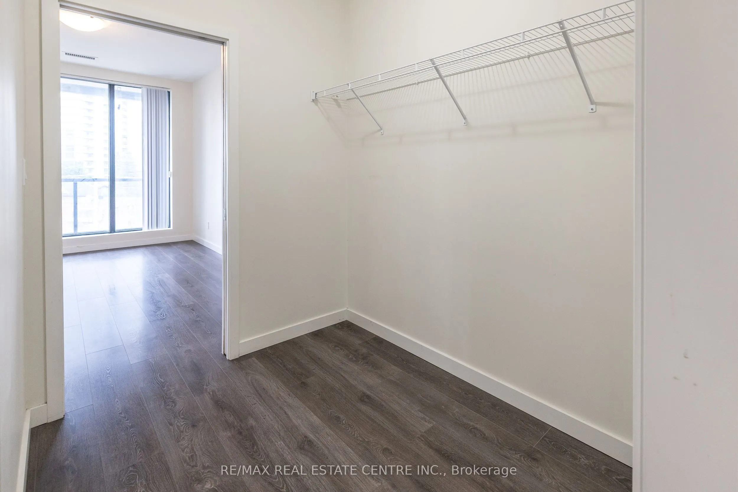 690 King Street W, #412