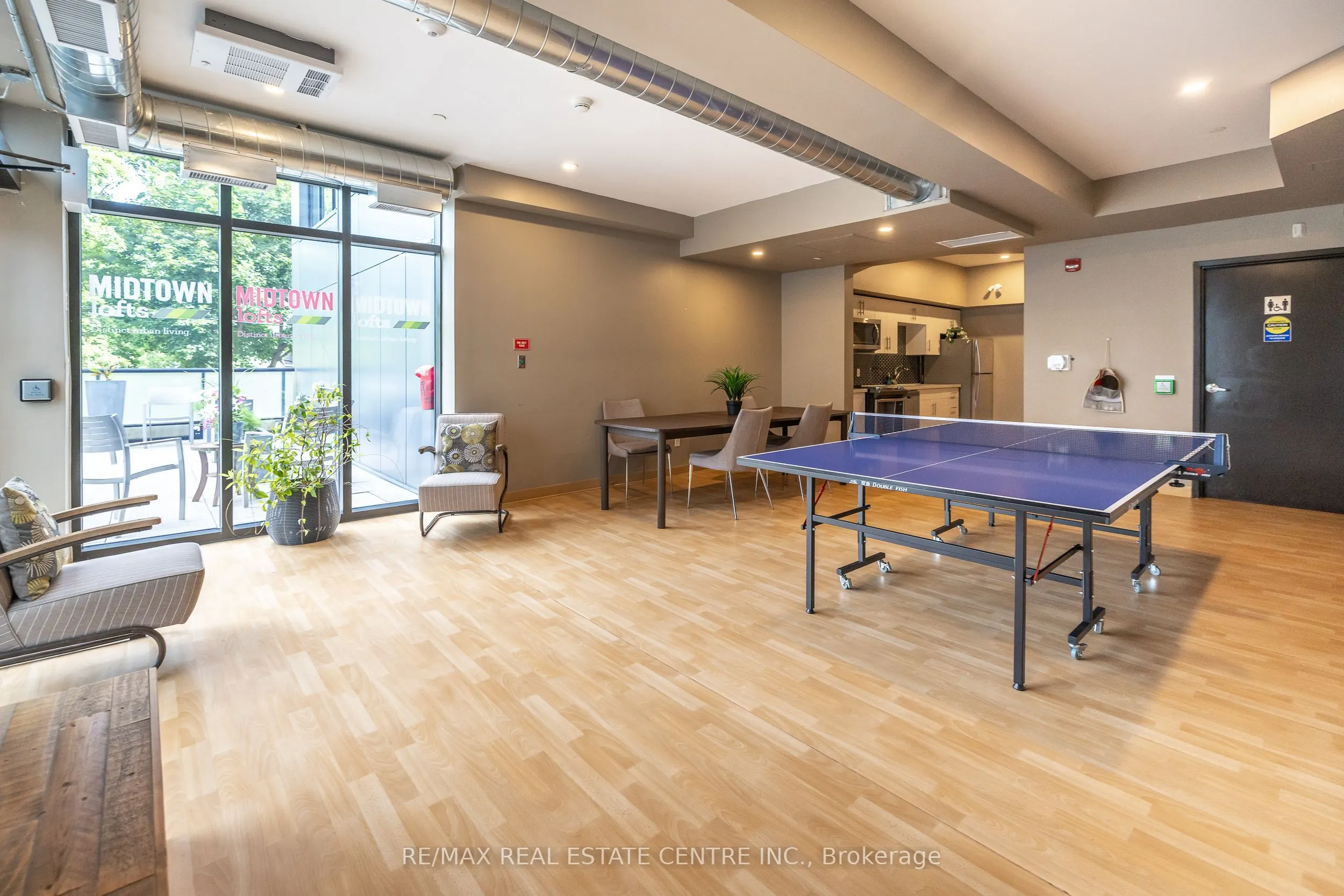 690 King Street W, #412