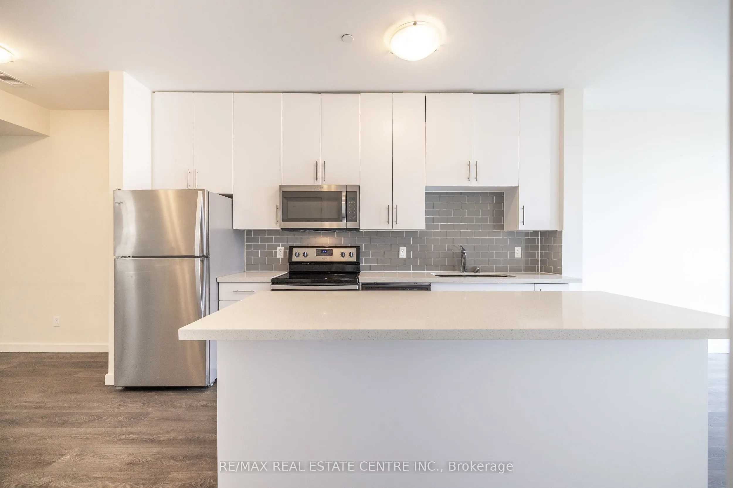 690 King Street W, #412