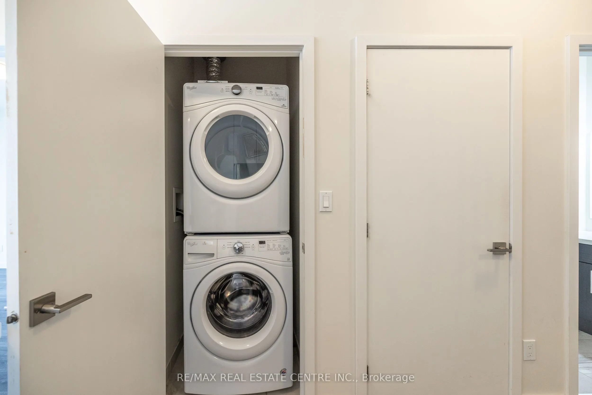 690 King Street W, #412