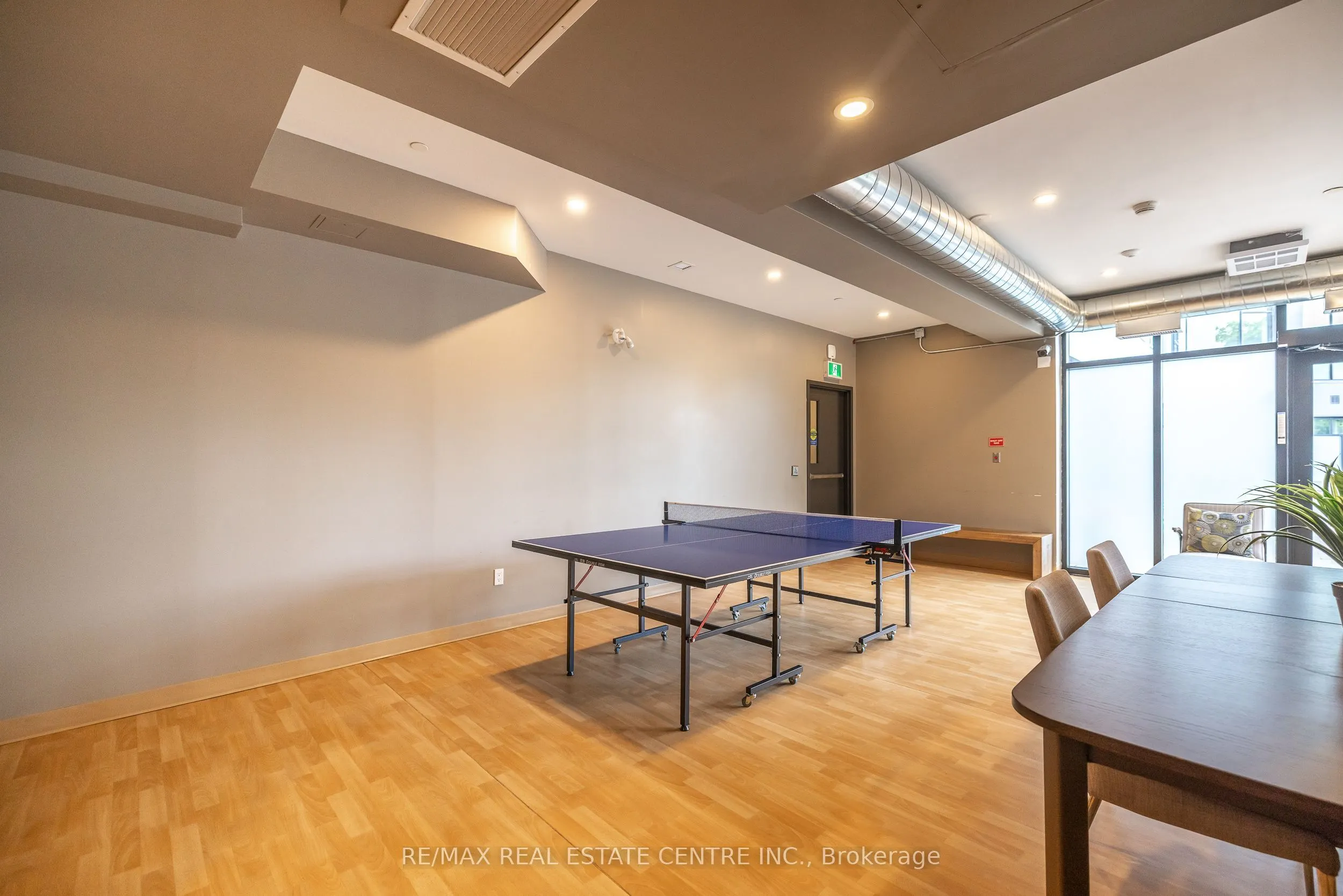 690 King Street W, #412