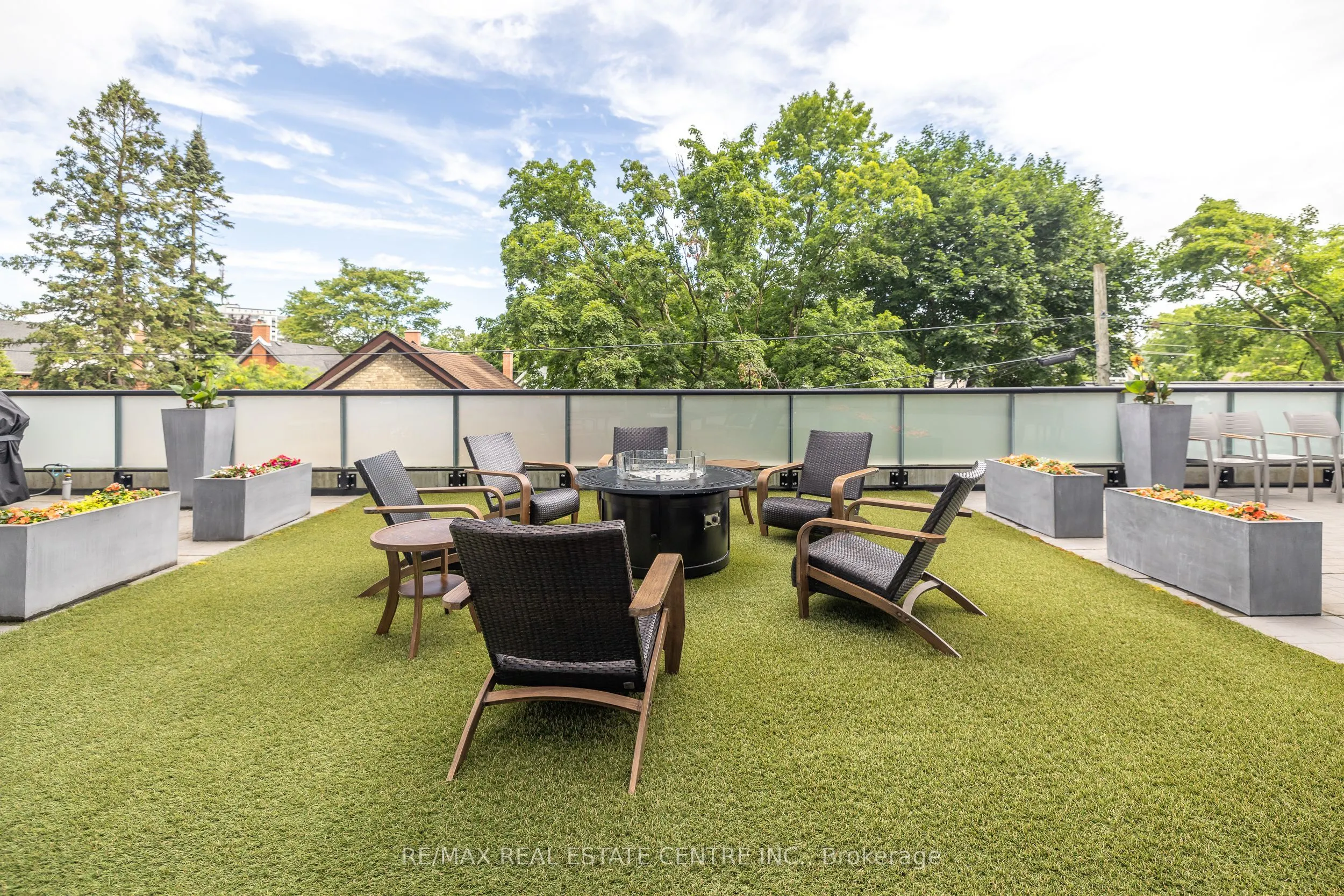 690 King Street W, #412