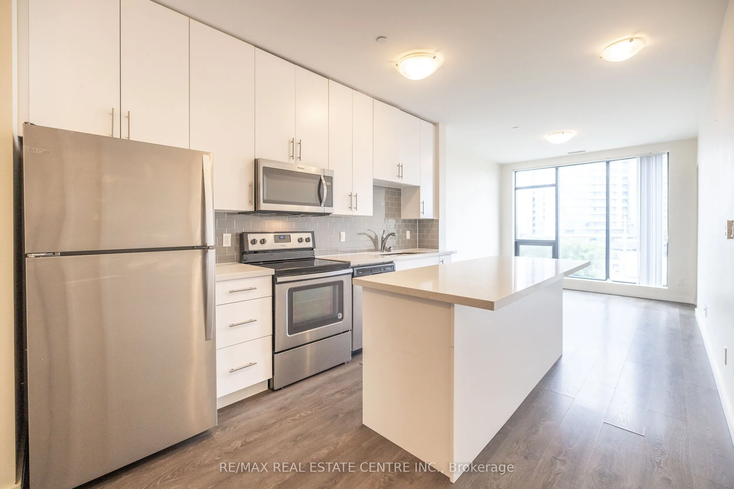 690 King Street W, #412