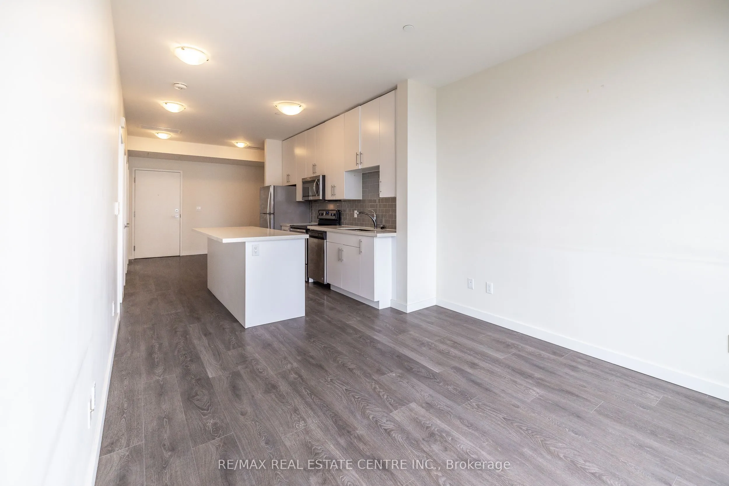 690 King Street W, #412