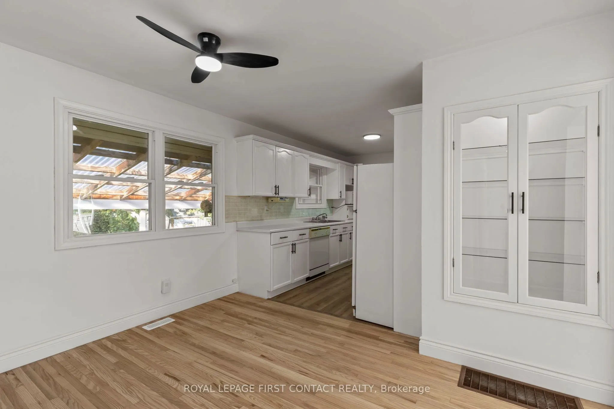 482 St. Vincent Street S