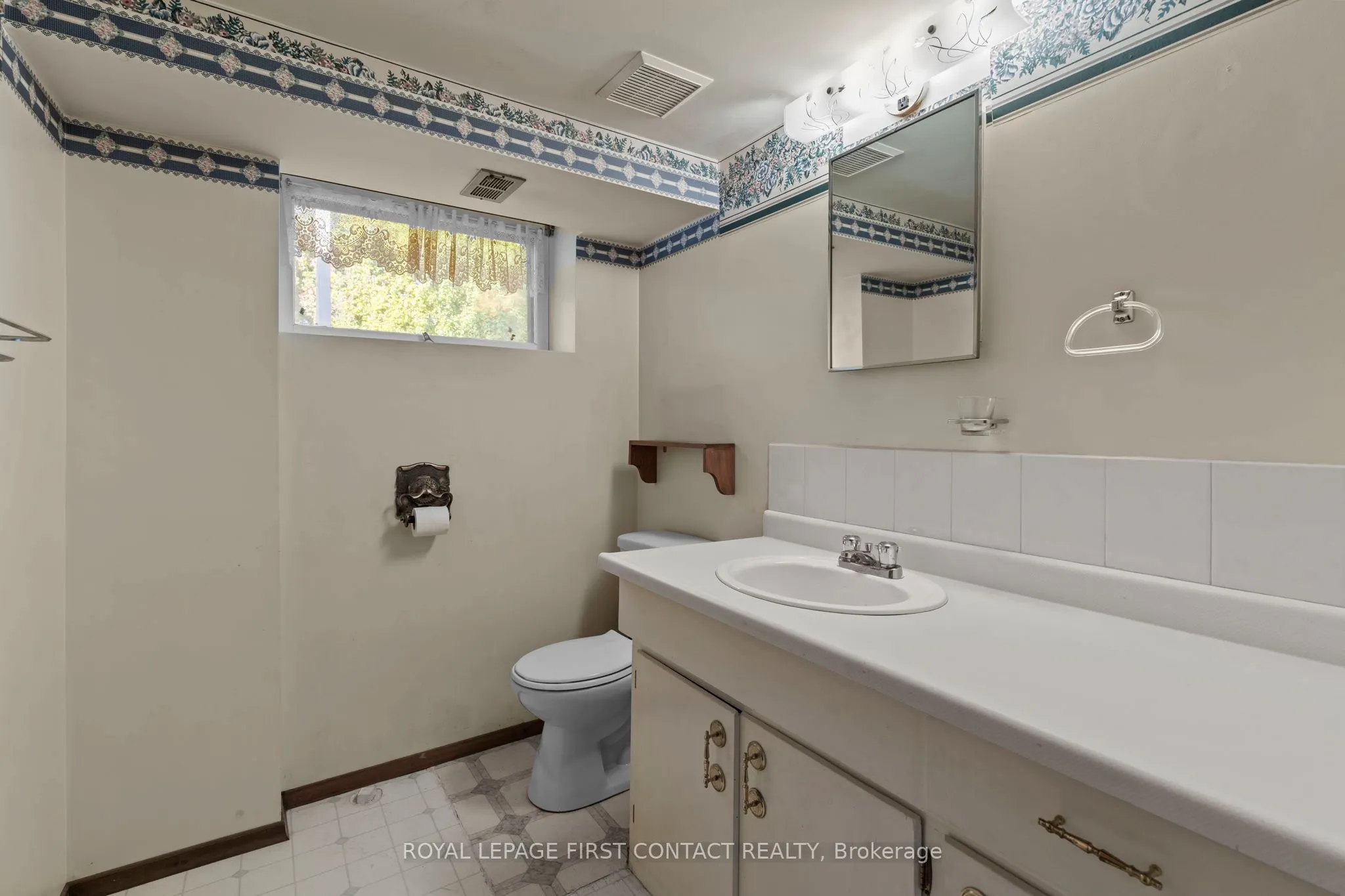 482 St. Vincent Street S