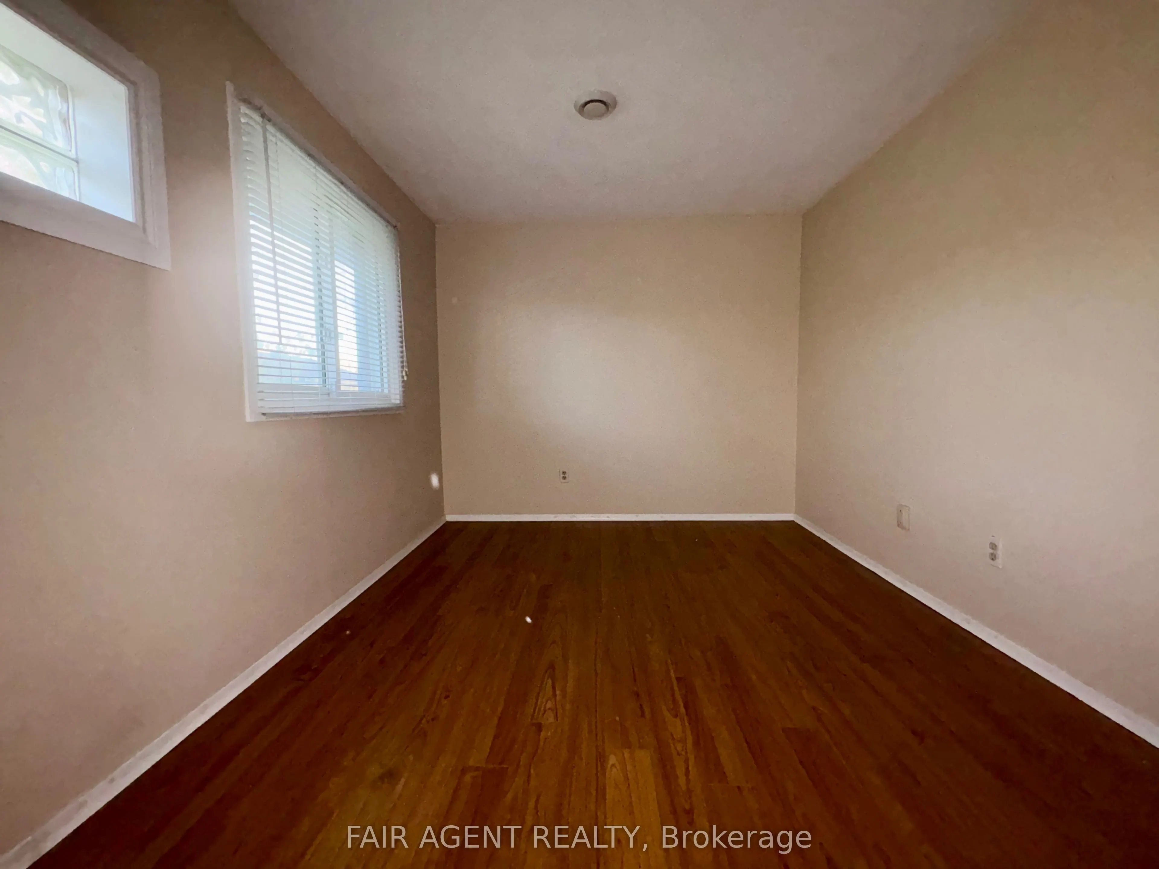 2-3050 Meadowbrook Lane, #8