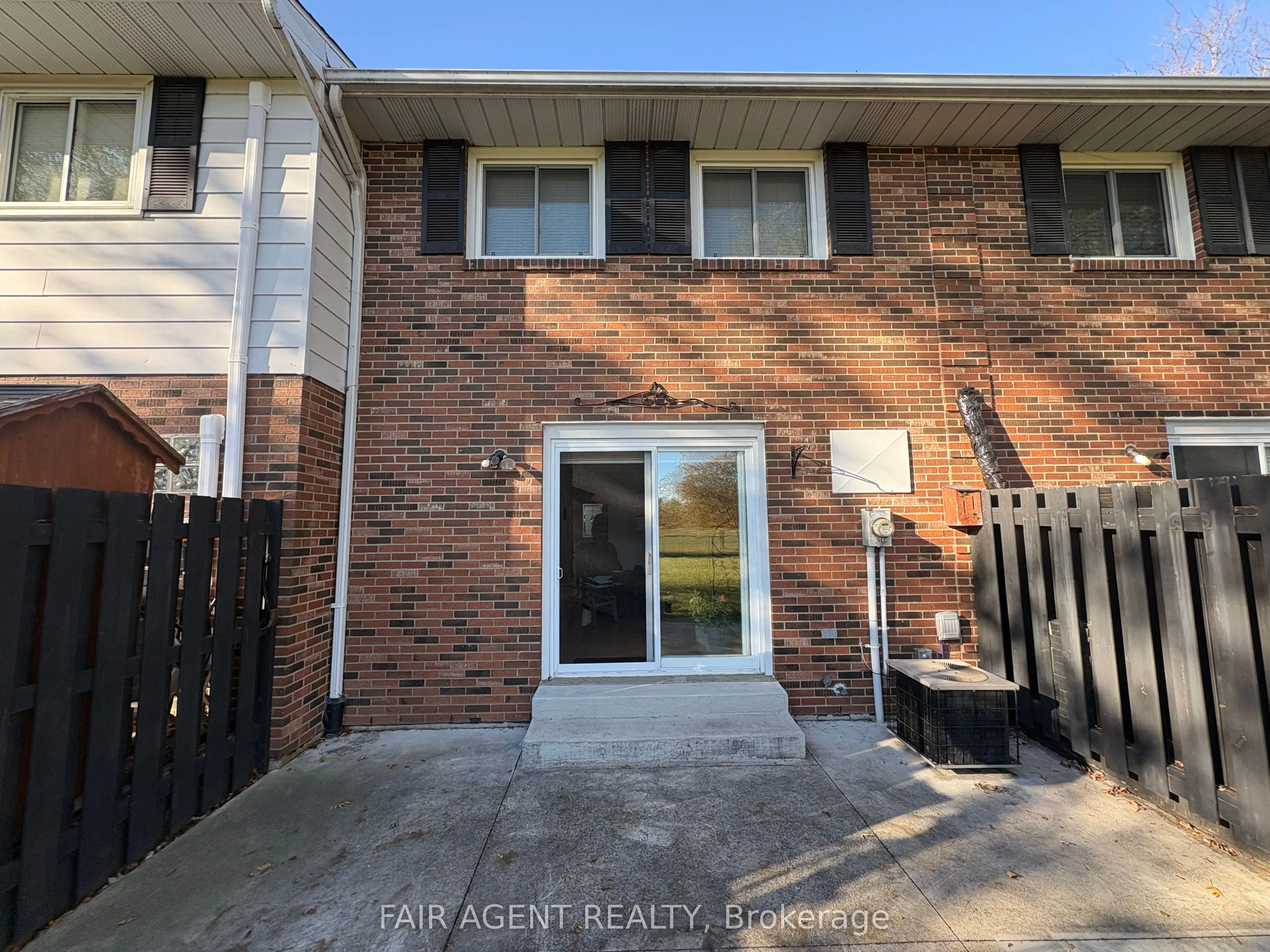 2-3050 Meadowbrook Lane, #8