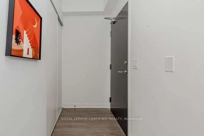 85 Duke Street W, #401