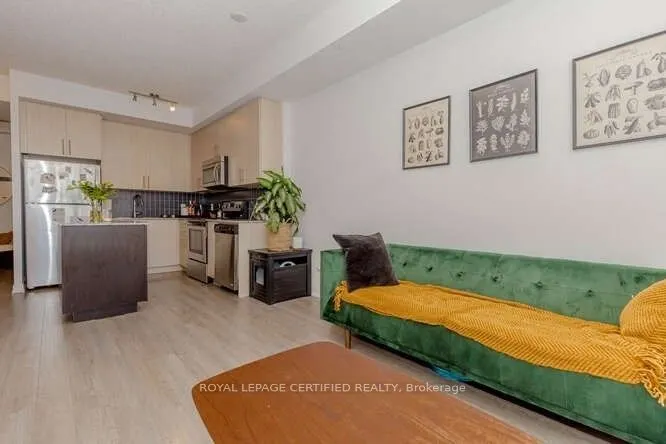 85 Duke Street W, #401