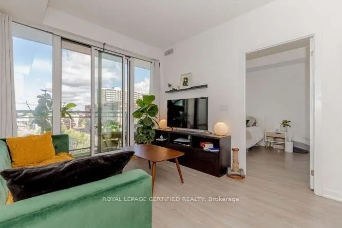 85 Duke Street W, #401