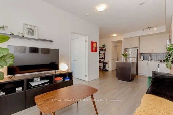 85 Duke Street W, #401