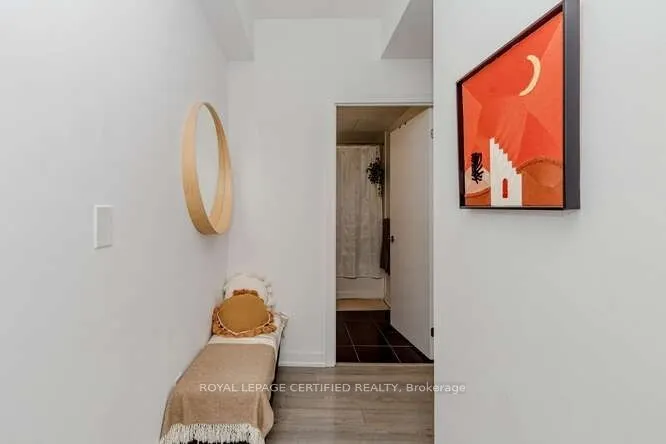 85 Duke Street W, #401