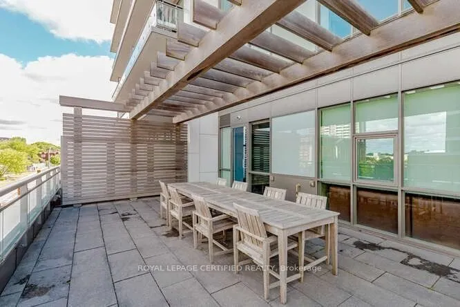 85 Duke Street W, #401