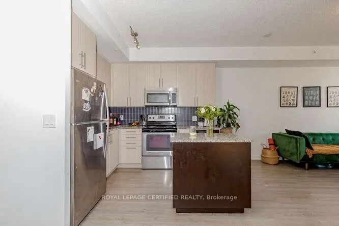 85 Duke Street W, #401