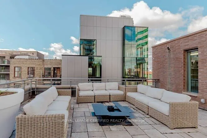 85 Duke Street W, #401