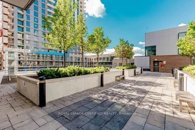 85 Duke Street W, #401