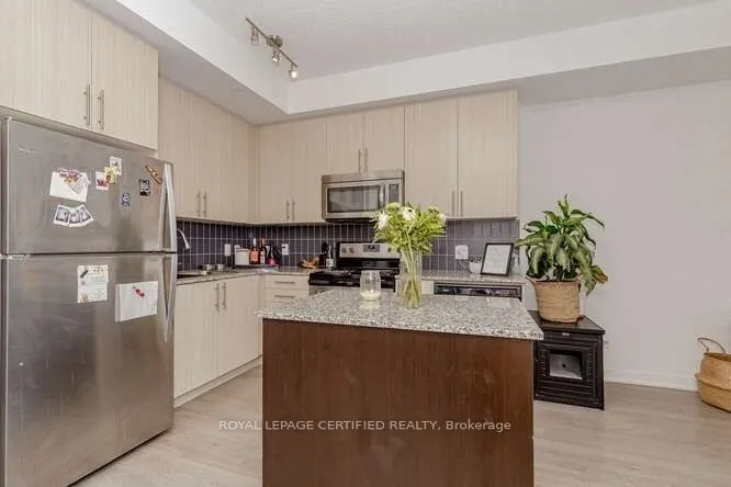 85 Duke Street W, #401