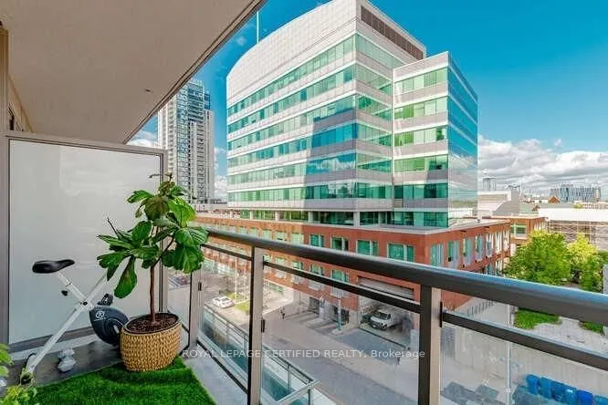 85 Duke Street W, #401