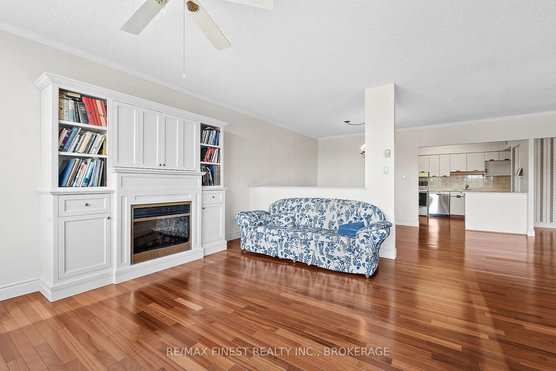 1000 King Street W, #302