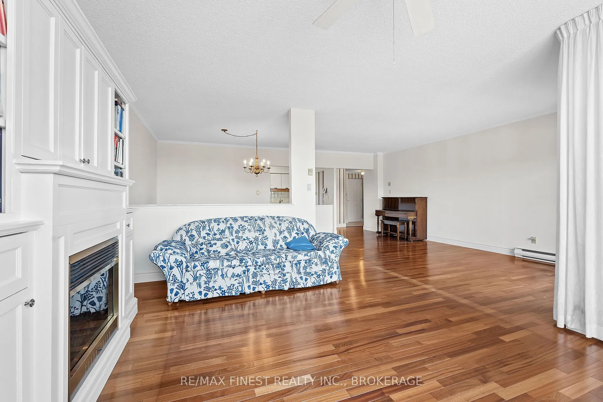 1000 King Street W, #302