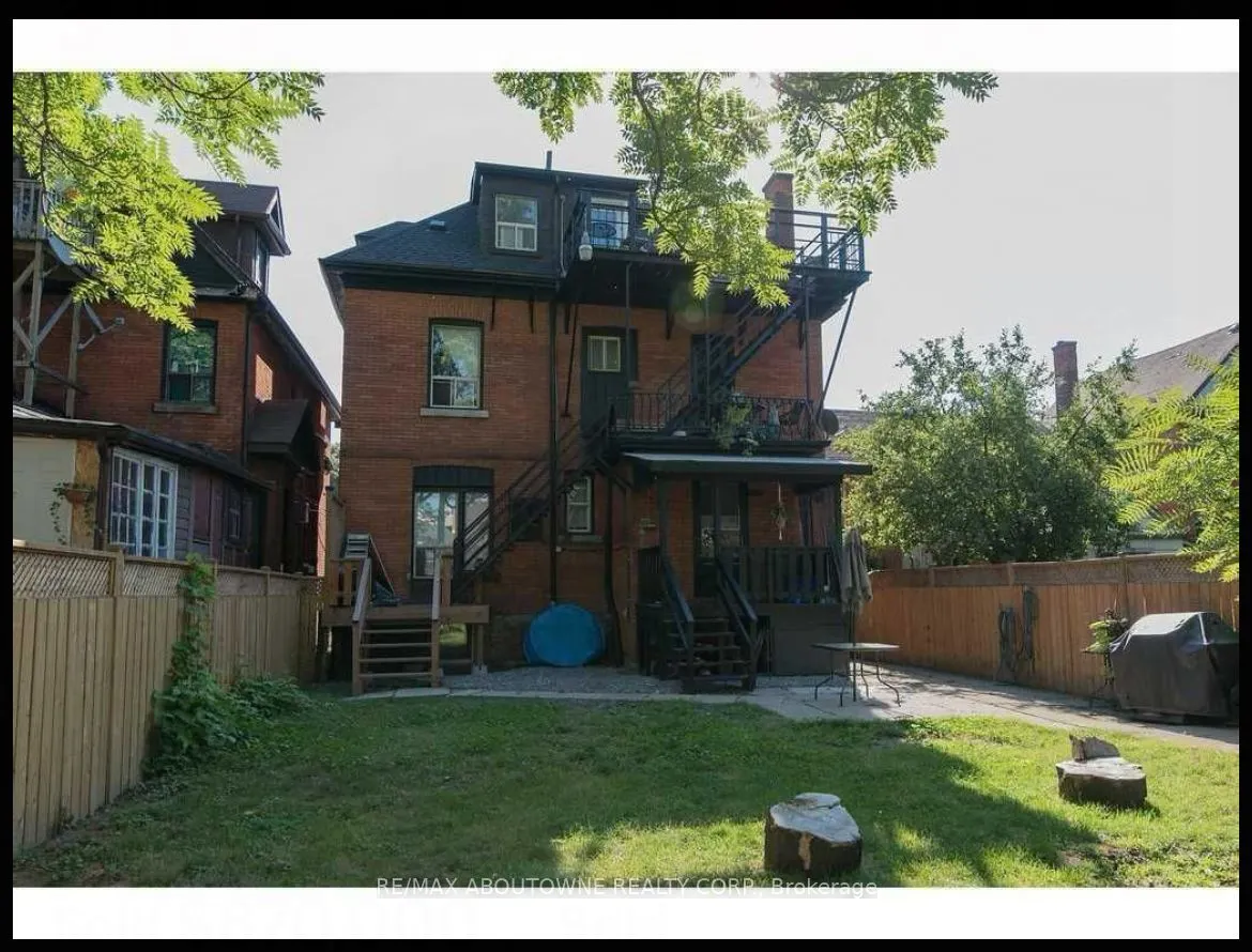 66 Wellington Street S, #102