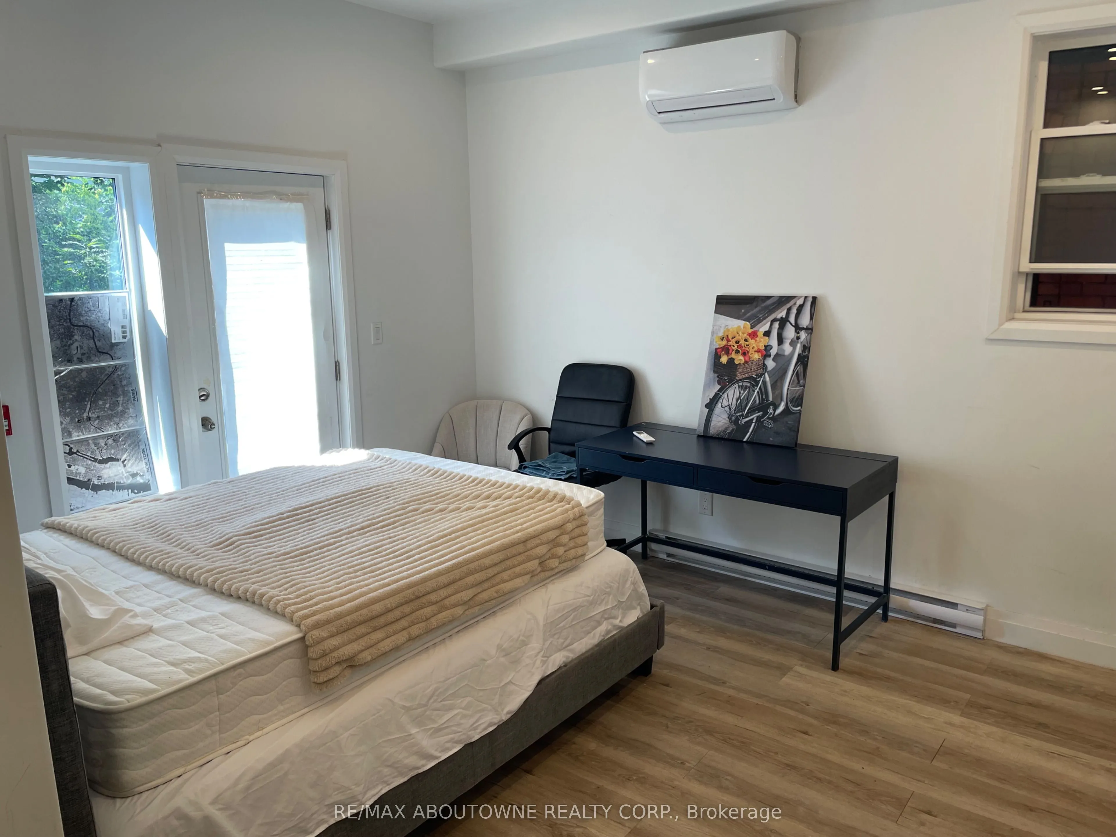 66 Wellington Street S, #102