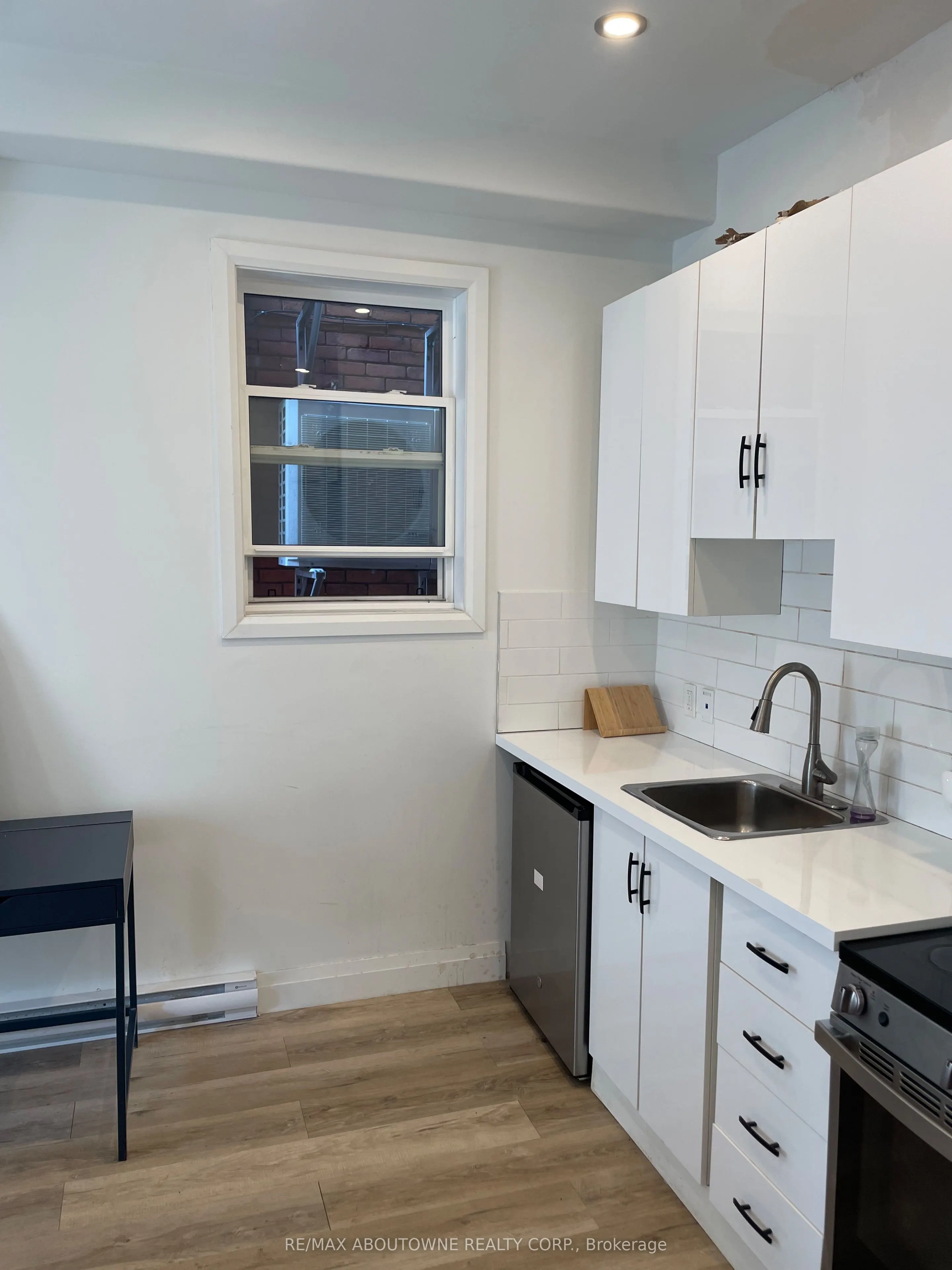 66 Wellington Street S, #102