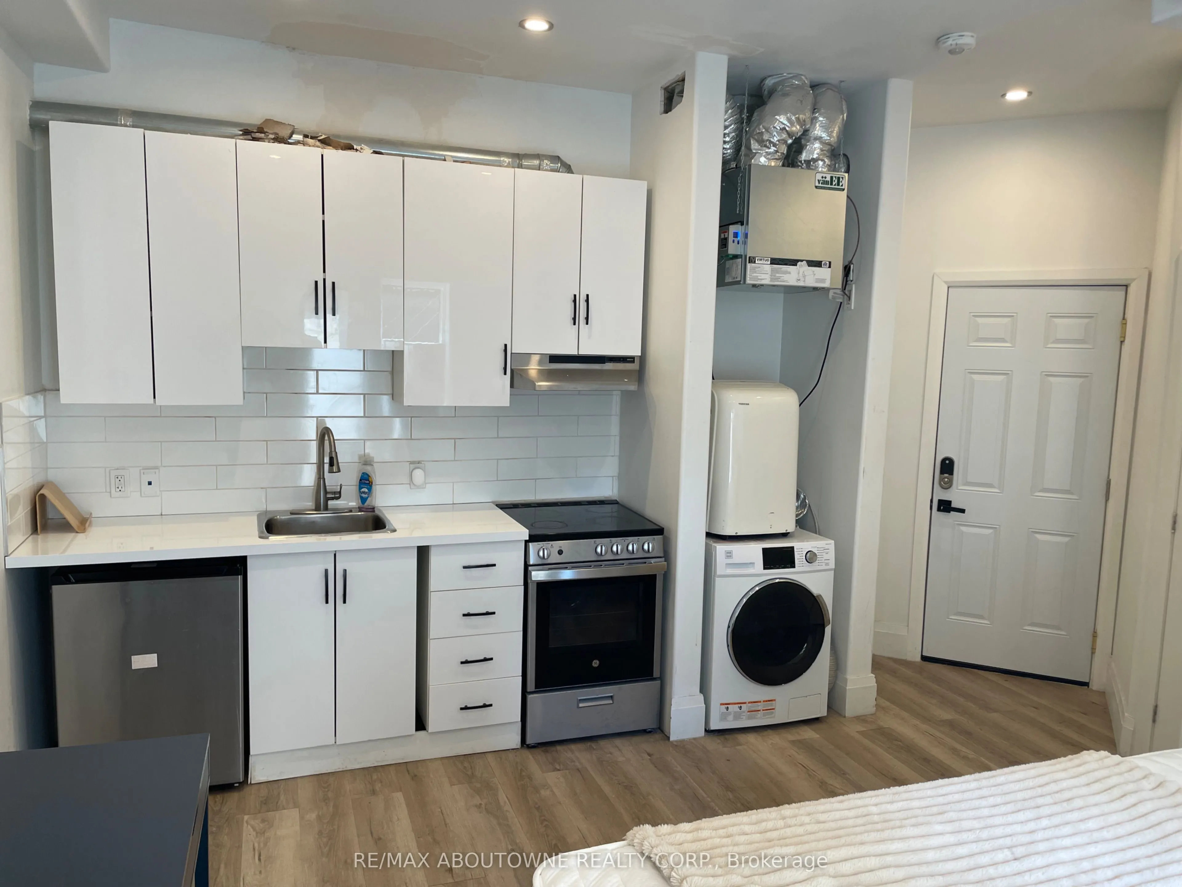 66 Wellington Street S, #102