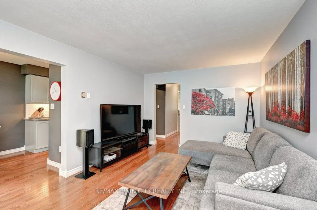 347 Bushview Crescent