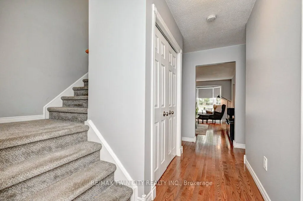 347 Bushview Crescent