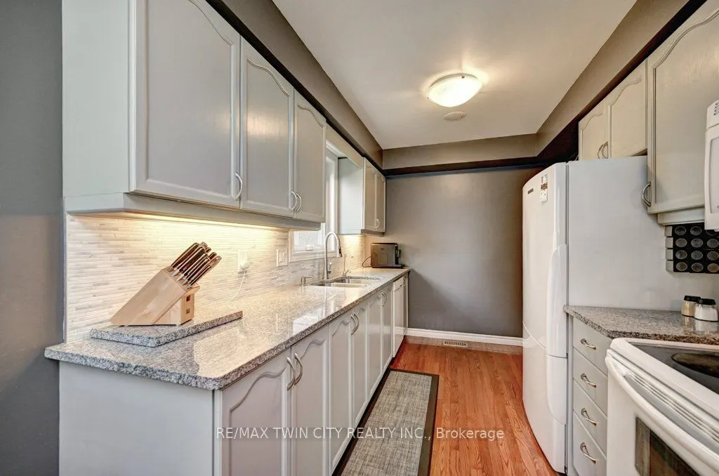 347 Bushview Crescent