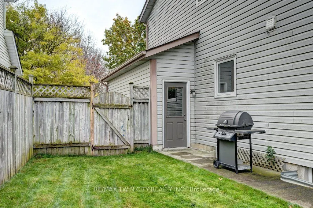 347 Bushview Crescent