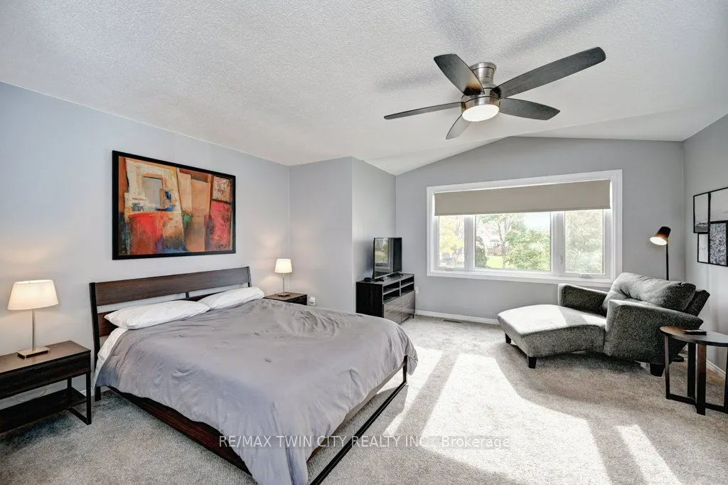 347 Bushview Crescent