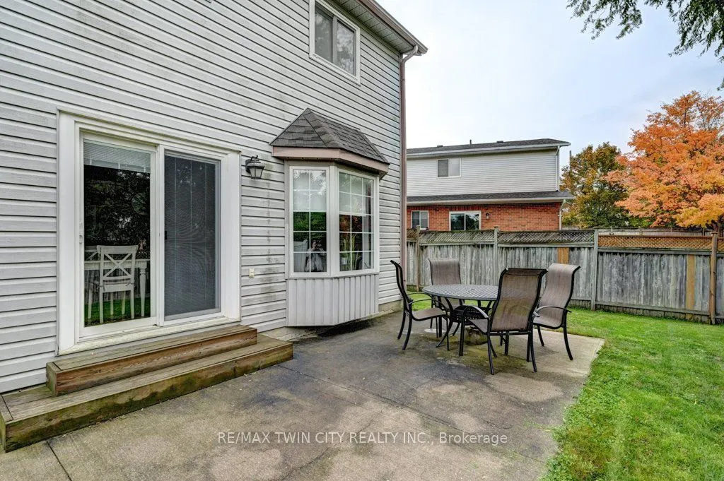 347 Bushview Crescent