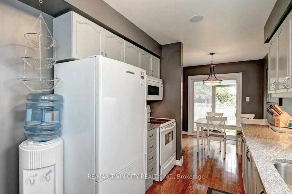 347 Bushview Crescent