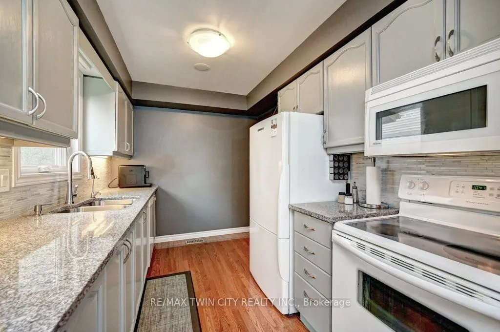 347 Bushview Crescent